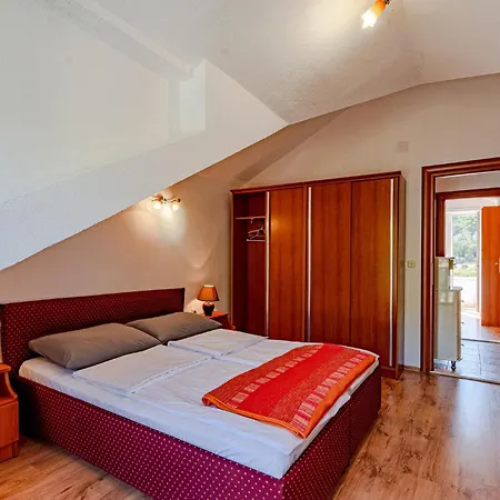 2 Bedroom Beautiful In Ston