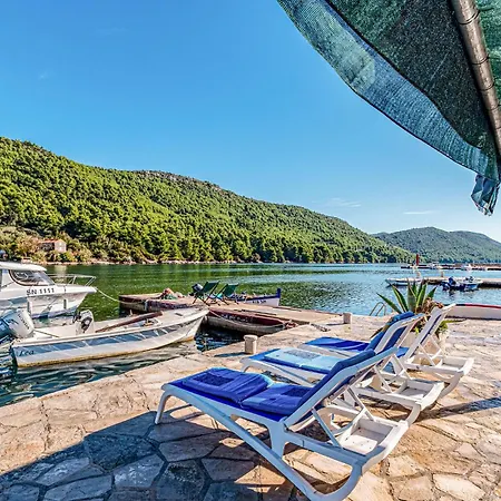 2 Bedroom Beautiful In Ston